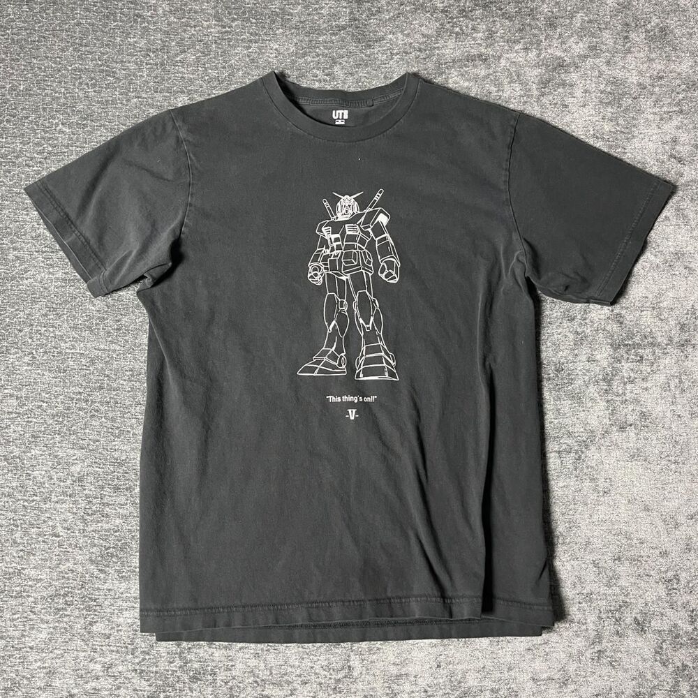 Uniqlo Men's Black and Grey T-shirt